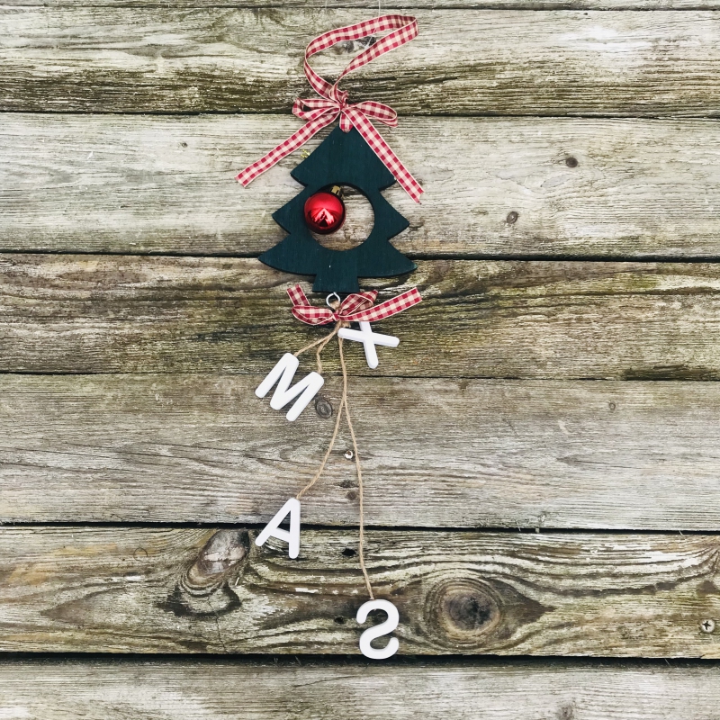 Stromček drevený dekoračný na zavesenie 50cm