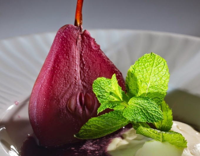 Hruška stĺpová ´Krvavnička´ letná, podp. Dula, kont. 2l